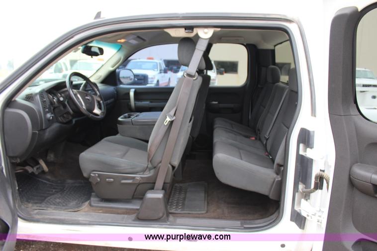 image for item I1617 2009 GMC Sierra 1500 SLE Ext. Cab pickup truck