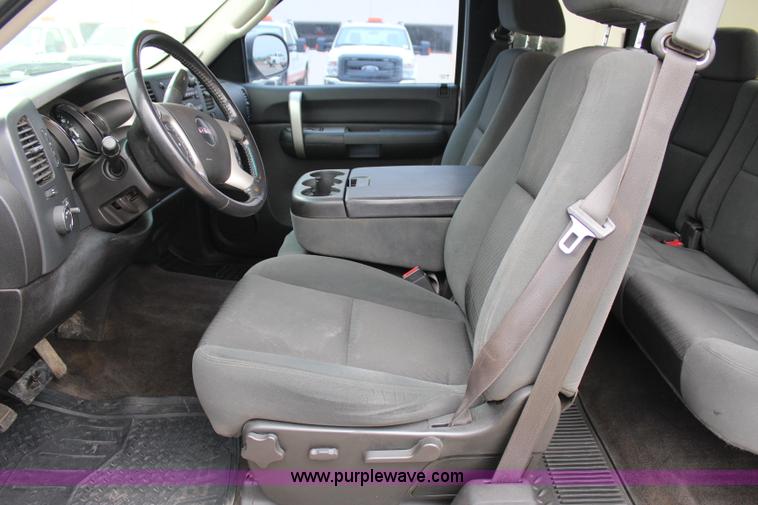 image for item I1617 2009 GMC Sierra 1500 SLE Ext. Cab pickup truck