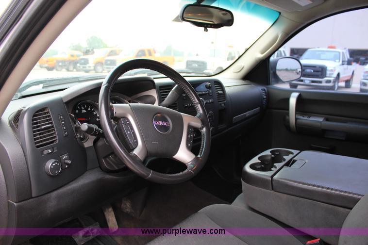 image for item I1617 2009 GMC Sierra 1500 SLE Ext. Cab pickup truck