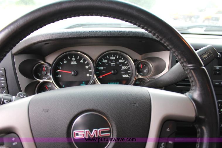 image for item I1617 2009 GMC Sierra 1500 SLE Ext. Cab pickup truck