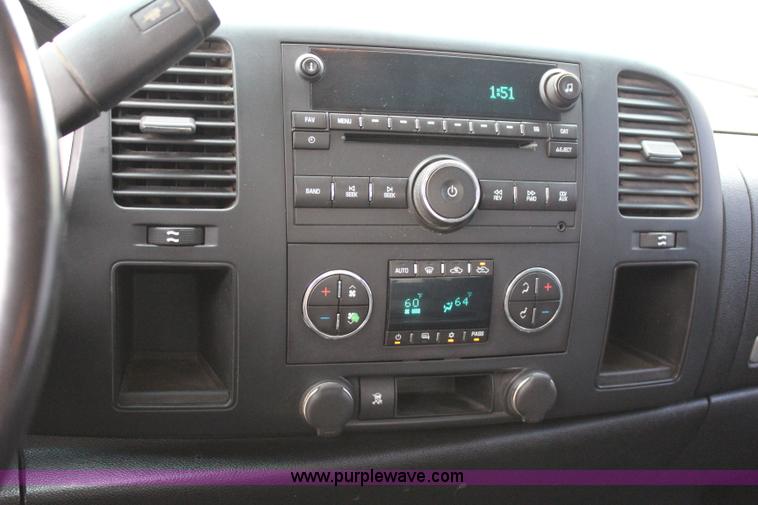 image for item I1617 2009 GMC Sierra 1500 SLE Ext. Cab pickup truck