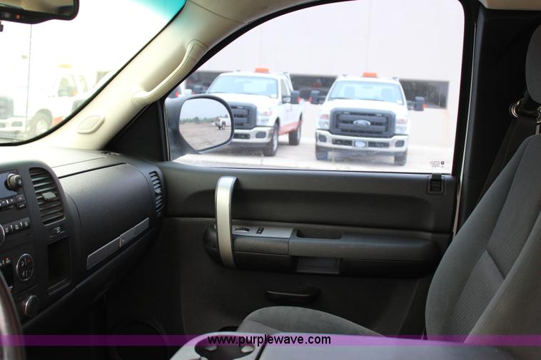 image for item I1617 2009 GMC Sierra 1500 SLE Ext. Cab pickup truck