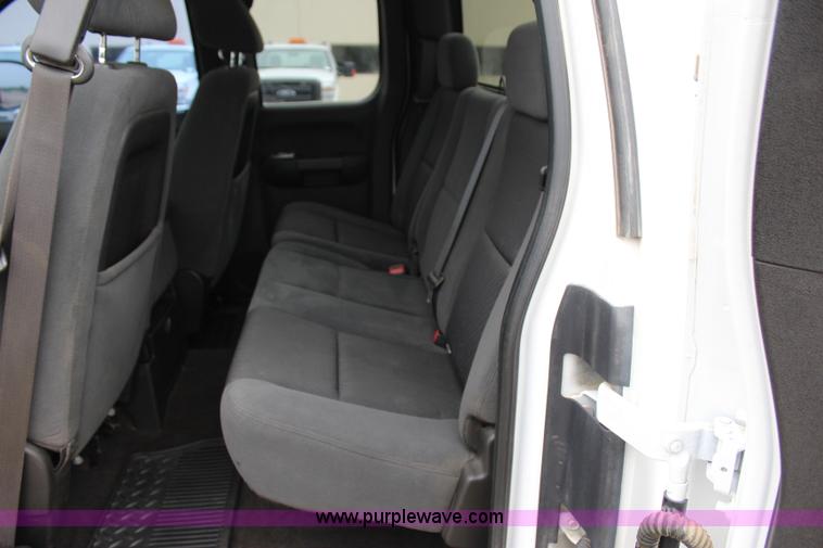 image for item I1617 2009 GMC Sierra 1500 SLE Ext. Cab pickup truck