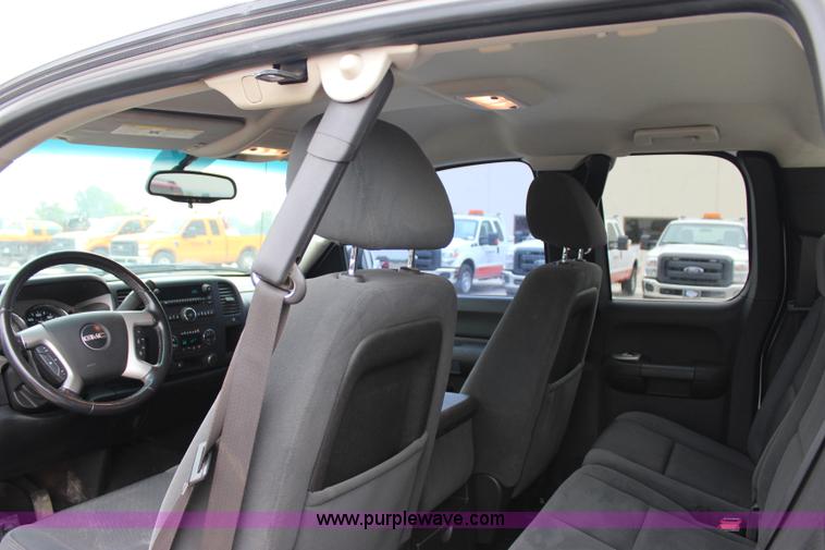 image for item I1617 2009 GMC Sierra 1500 SLE Ext. Cab pickup truck