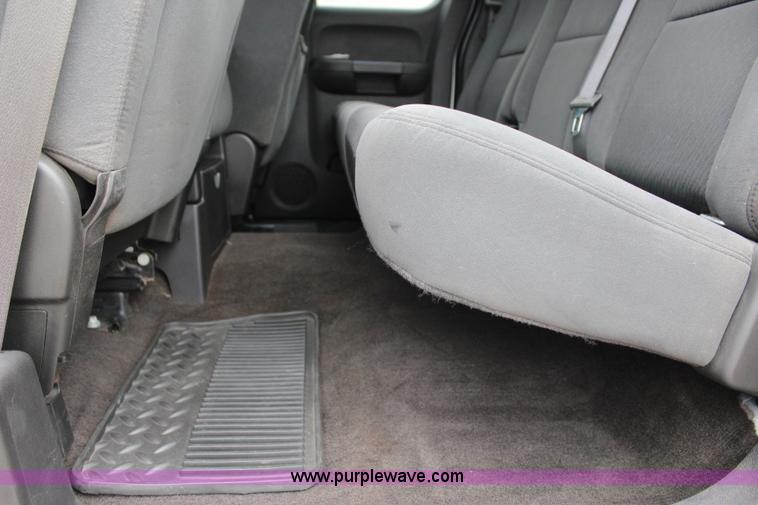 image for item I1617 2009 GMC Sierra 1500 SLE Ext. Cab pickup truck