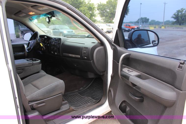 image for item I1617 2009 GMC Sierra 1500 SLE Ext. Cab pickup truck