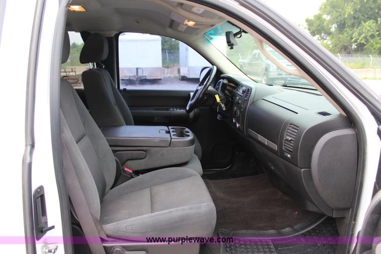 image for item I1617 2009 GMC Sierra 1500 SLE Ext. Cab pickup truck