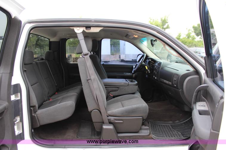 image for item I1617 2009 GMC Sierra 1500 SLE Ext. Cab pickup truck