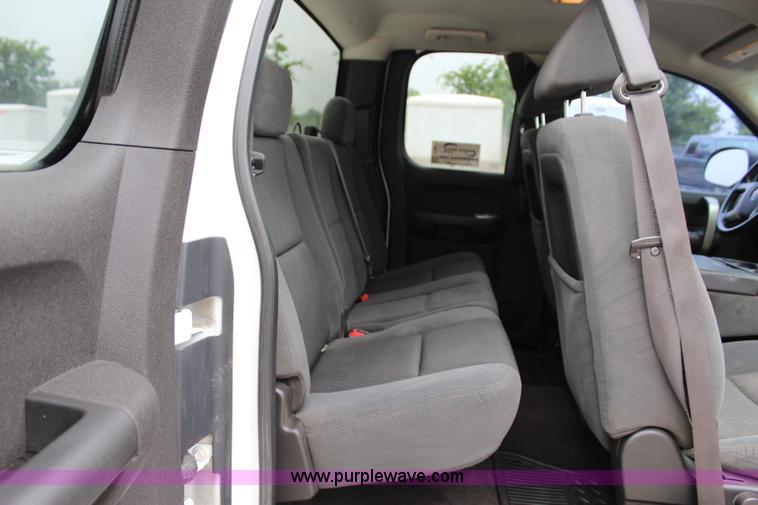 image for item I1617 2009 GMC Sierra 1500 SLE Ext. Cab pickup truck