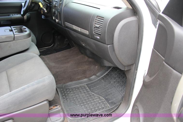 image for item I1617 2009 GMC Sierra 1500 SLE Ext. Cab pickup truck