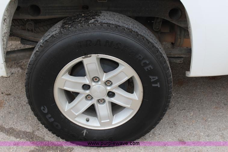 image for item I1617 2009 GMC Sierra 1500 SLE Ext. Cab pickup truck