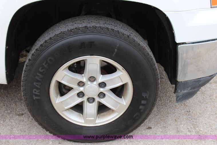 image for item I1617 2009 GMC Sierra 1500 SLE Ext. Cab pickup truck