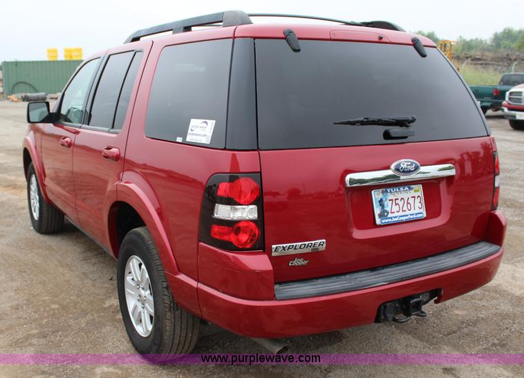 image for item I1618 2010 Ford Explorer XLT SUV