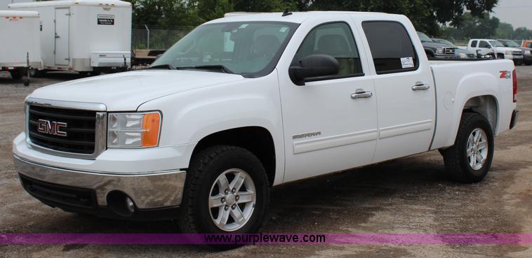 image for item I1619 2011 GMC Sierra 1500 SLE Z71 Crew Cab pickup truck