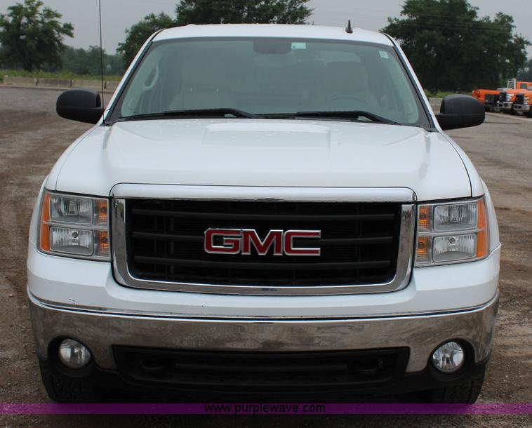image for item I1619 2011 GMC Sierra 1500 SLE Z71 Crew Cab pickup truck