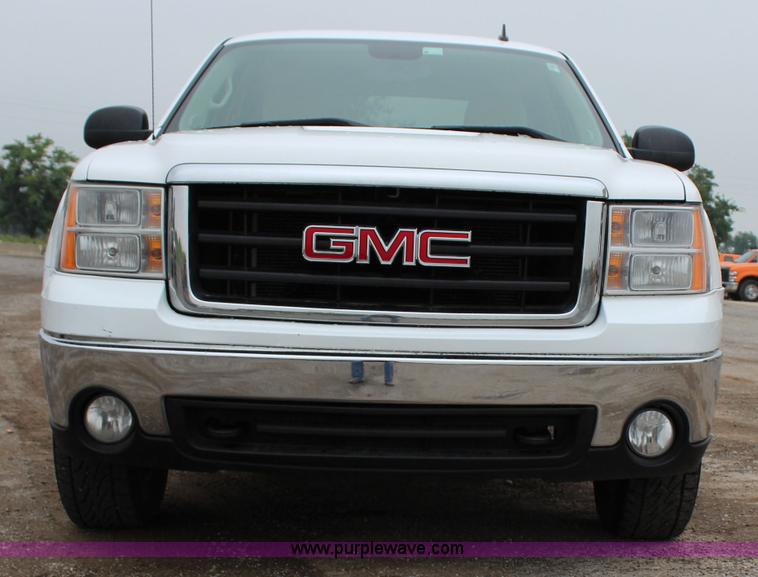 image for item I1619 2011 GMC Sierra 1500 SLE Z71 Crew Cab pickup truck