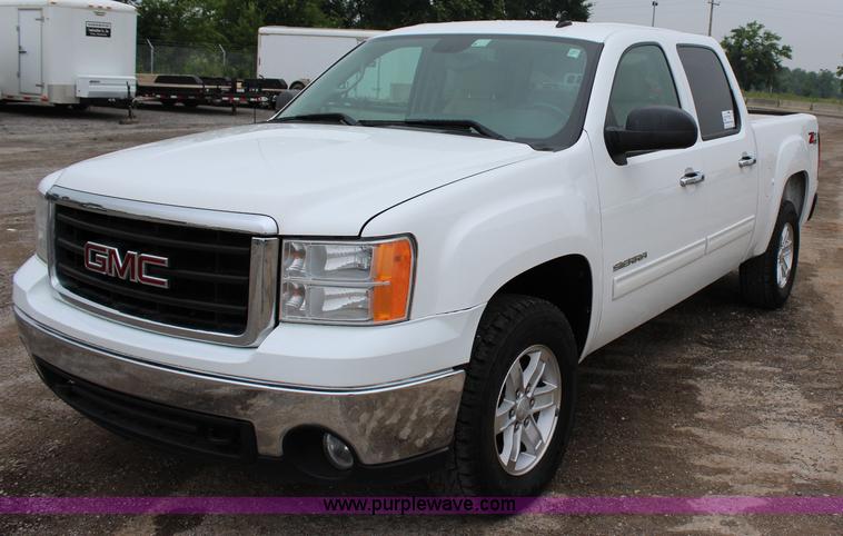 image for item I1619 2011 GMC Sierra 1500 SLE Z71 Crew Cab pickup truck