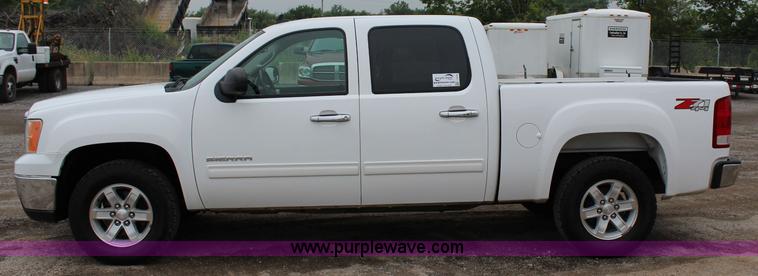 image for item I1619 2011 GMC Sierra 1500 SLE Z71 Crew Cab pickup truck