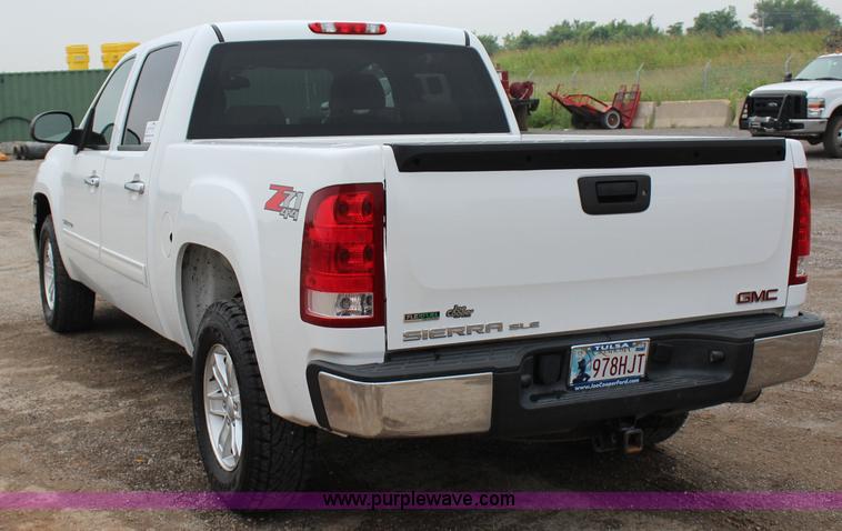 image for item I1619 2011 GMC Sierra 1500 SLE Z71 Crew Cab pickup truck