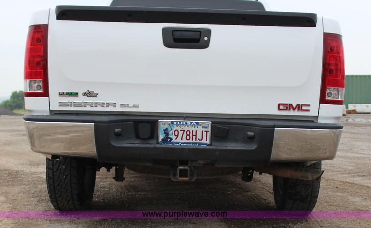 image for item I1619 2011 GMC Sierra 1500 SLE Z71 Crew Cab pickup truck
