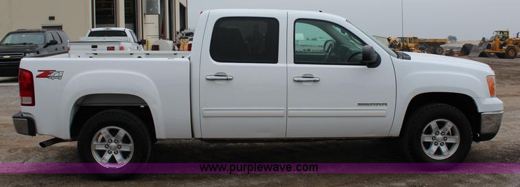 image for item I1619 2011 GMC Sierra 1500 SLE Z71 Crew Cab pickup truck