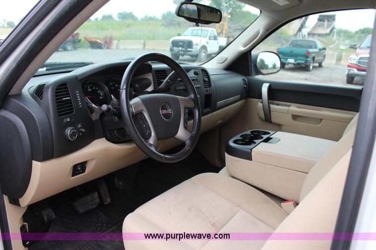 image for item I1619 2011 GMC Sierra 1500 SLE Z71 Crew Cab pickup truck