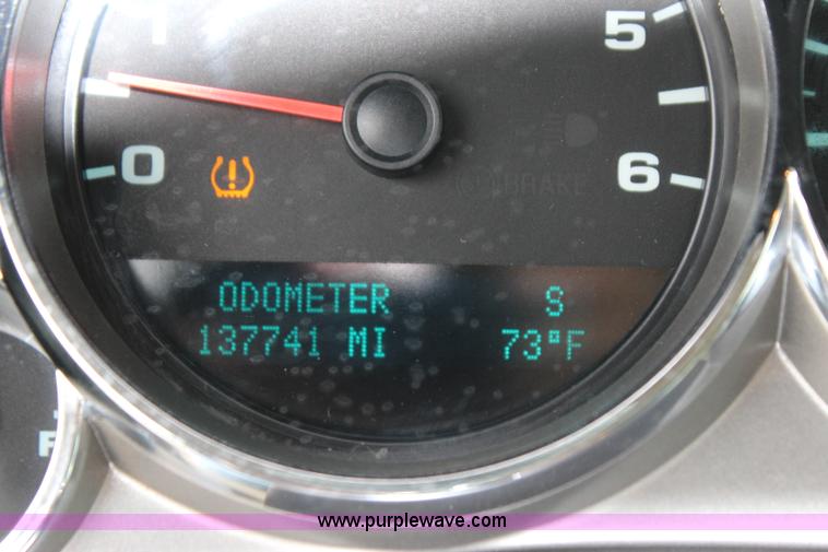 image for item I1619 2011 GMC Sierra 1500 SLE Z71 Crew Cab pickup truck