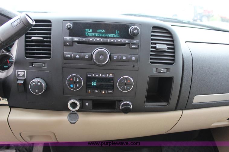 image for item I1619 2011 GMC Sierra 1500 SLE Z71 Crew Cab pickup truck