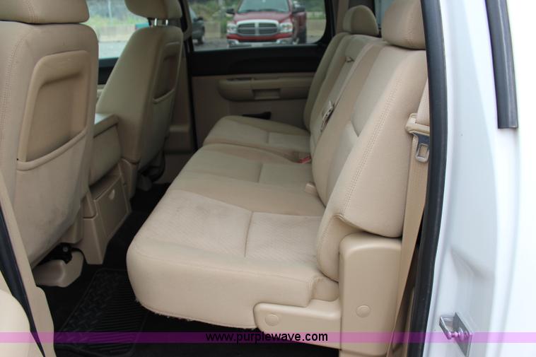 image for item I1619 2011 GMC Sierra 1500 SLE Z71 Crew Cab pickup truck