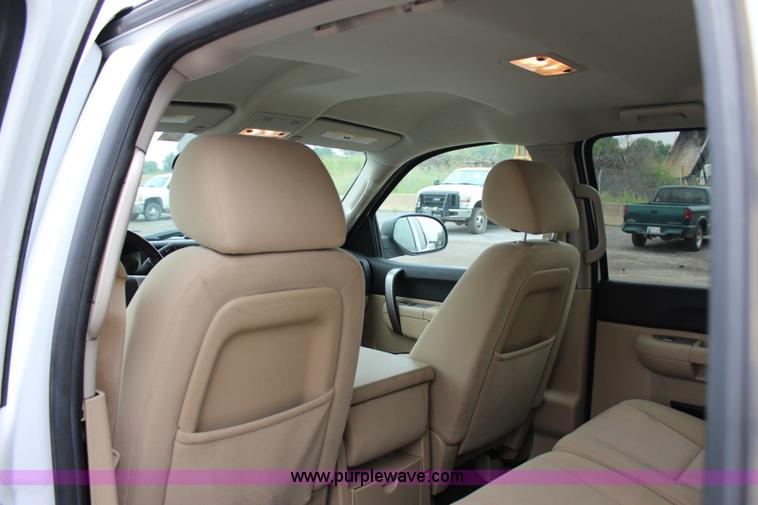 image for item I1619 2011 GMC Sierra 1500 SLE Z71 Crew Cab pickup truck