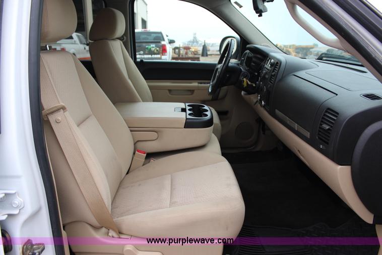 image for item I1619 2011 GMC Sierra 1500 SLE Z71 Crew Cab pickup truck