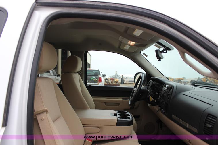 image for item I1619 2011 GMC Sierra 1500 SLE Z71 Crew Cab pickup truck