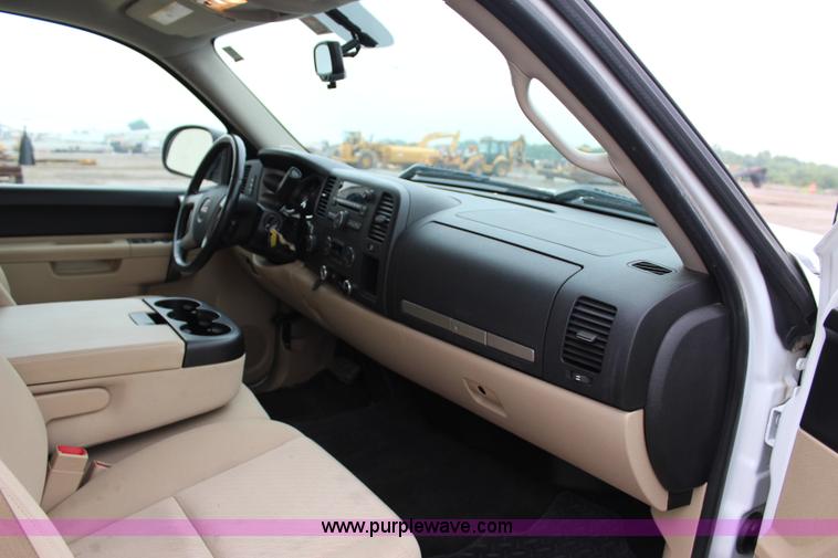 image for item I1619 2011 GMC Sierra 1500 SLE Z71 Crew Cab pickup truck