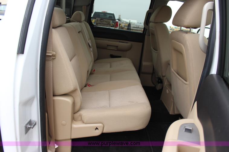 image for item I1619 2011 GMC Sierra 1500 SLE Z71 Crew Cab pickup truck