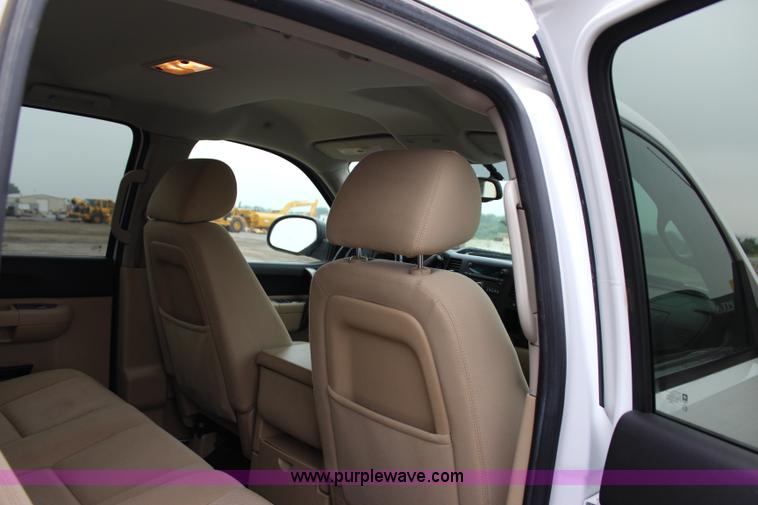 image for item I1619 2011 GMC Sierra 1500 SLE Z71 Crew Cab pickup truck