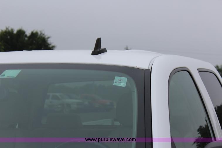 image for item I1619 2011 GMC Sierra 1500 SLE Z71 Crew Cab pickup truck