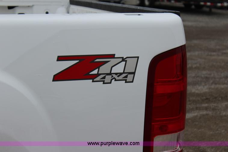 image for item I1619 2011 GMC Sierra 1500 SLE Z71 Crew Cab pickup truck
