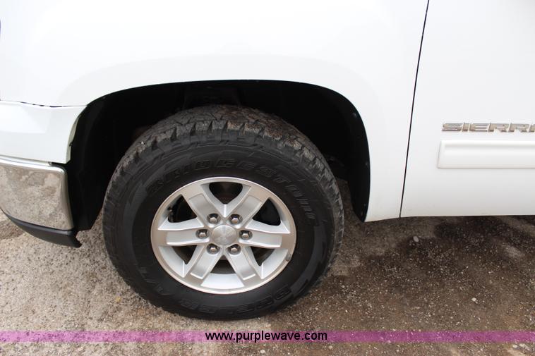 image for item I1619 2011 GMC Sierra 1500 SLE Z71 Crew Cab pickup truck