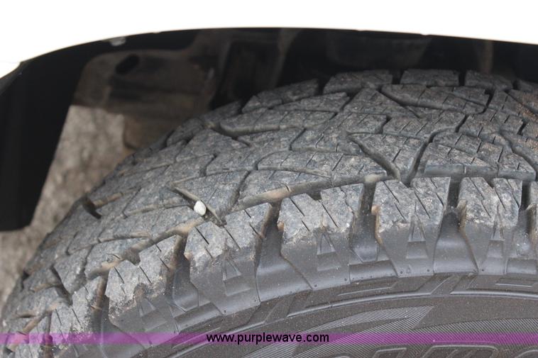 image for item I1619 2011 GMC Sierra 1500 SLE Z71 Crew Cab pickup truck