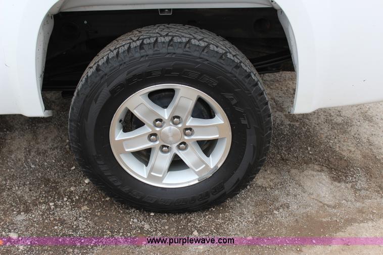 image for item I1619 2011 GMC Sierra 1500 SLE Z71 Crew Cab pickup truck