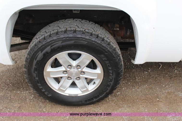 image for item I1619 2011 GMC Sierra 1500 SLE Z71 Crew Cab pickup truck