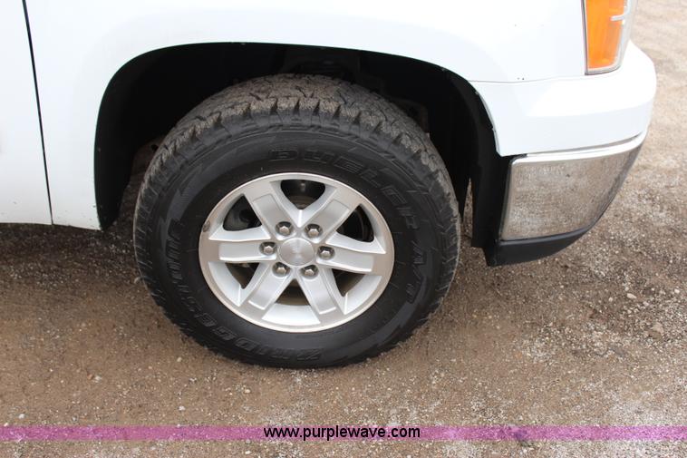 image for item I1619 2011 GMC Sierra 1500 SLE Z71 Crew Cab pickup truck