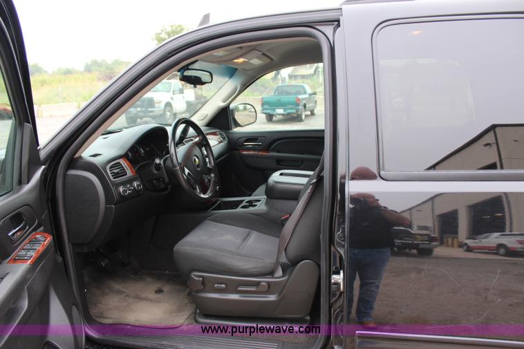 image for item I1621 2010 Chevrolet Tahoe LS SUV