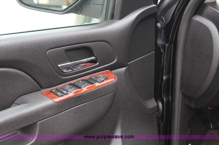 image for item I1621 2010 Chevrolet Tahoe LS SUV