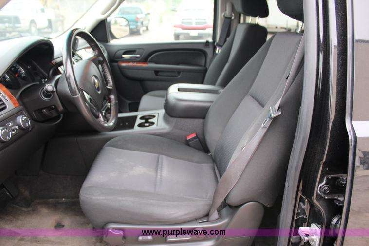 image for item I1621 2010 Chevrolet Tahoe LS SUV