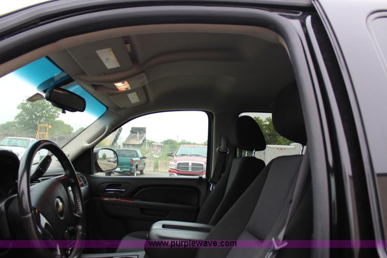 image for item I1621 2010 Chevrolet Tahoe LS SUV