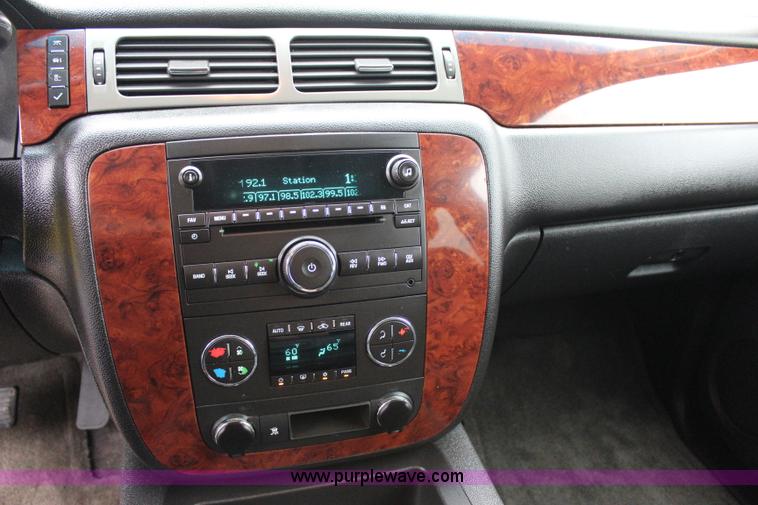 image for item I1621 2010 Chevrolet Tahoe LS SUV