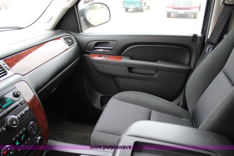 image for item I1621 2010 Chevrolet Tahoe LS SUV