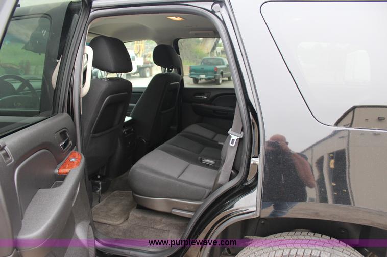 image for item I1621 2010 Chevrolet Tahoe LS SUV