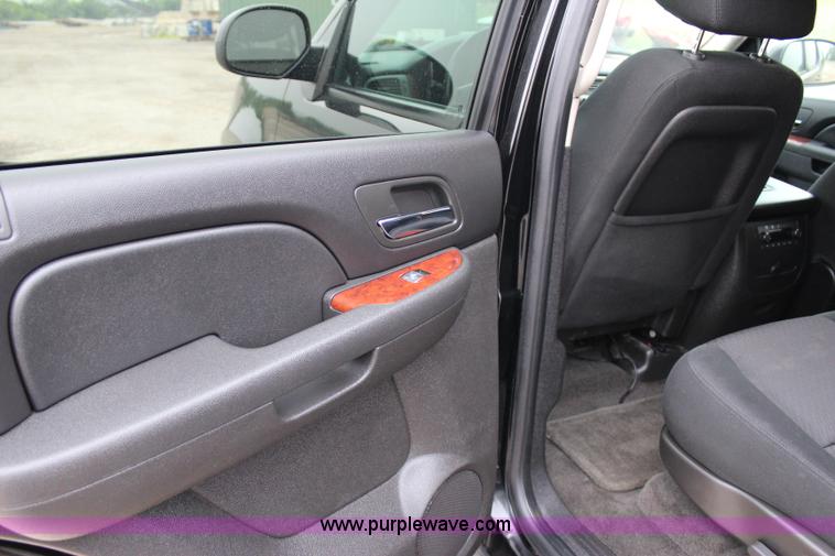 image for item I1621 2010 Chevrolet Tahoe LS SUV